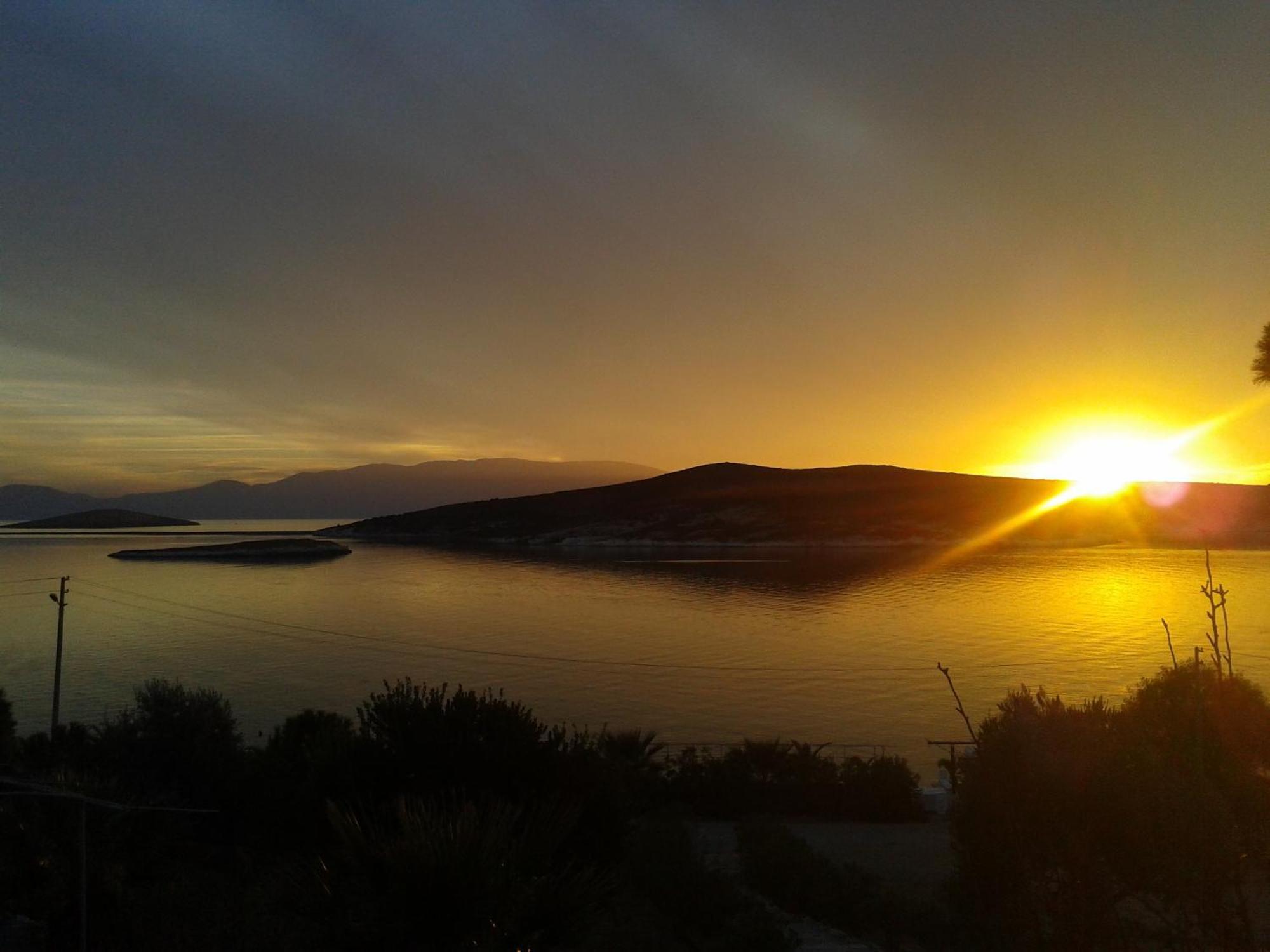 Teras Motel Foça Eksteriør billede
