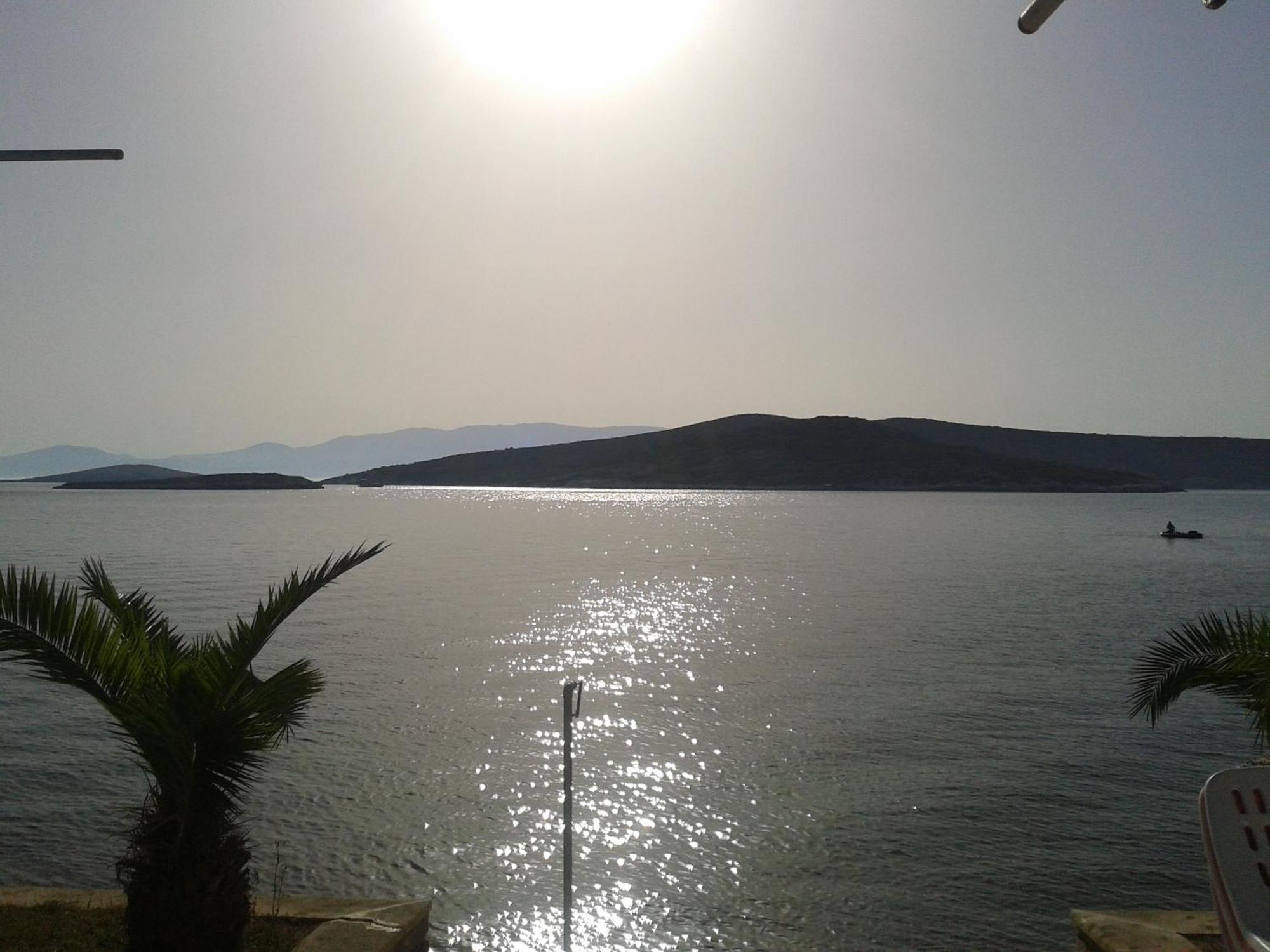 Teras Motel Foça Eksteriør billede