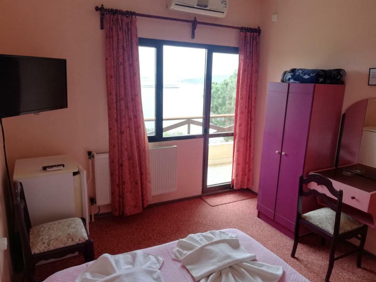 Teras Motel Foça Eksteriør billede