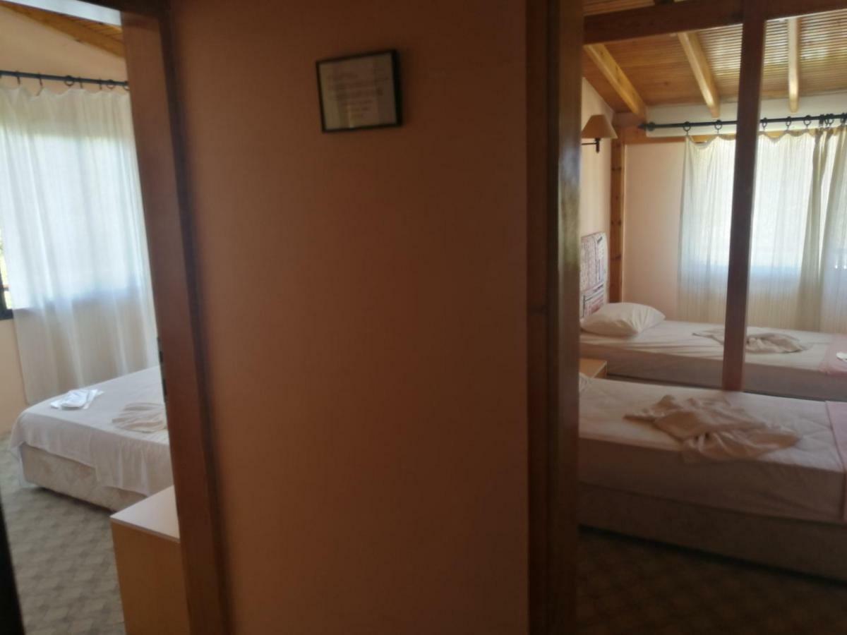 Teras Motel Foça Eksteriør billede