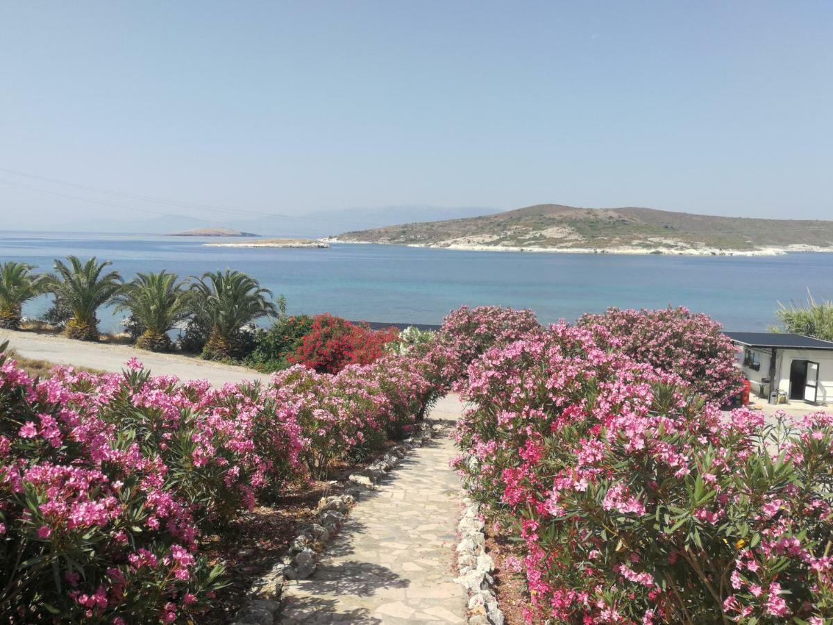 Teras Motel Foça Eksteriør billede