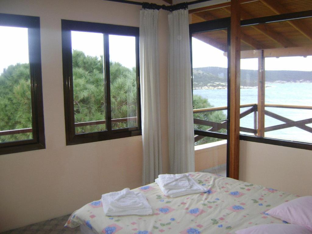 Teras Motel Foça Eksteriør billede
